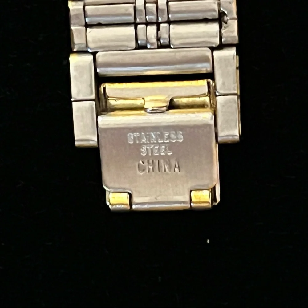 Pulsar Men's V722-147 Gold Face Steel Bracelet Band Date Tank Watch